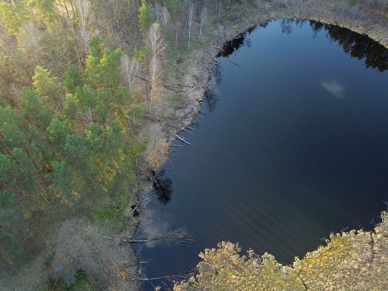dron-jezioro-czarne2rg.jpg